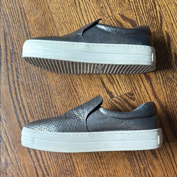 J Slides Women’s 8.5 Metallic Slip-On Sneakers - Picture 5 of 8